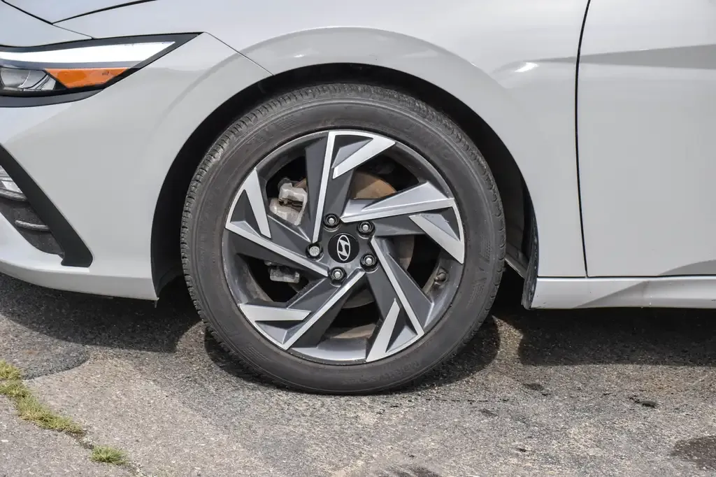Hyundai Elantra 2025 photo 5