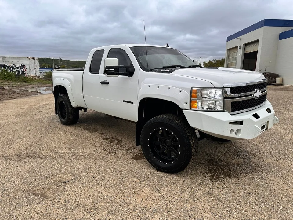 Chevrolet Silverado 2500 2013 photo 2