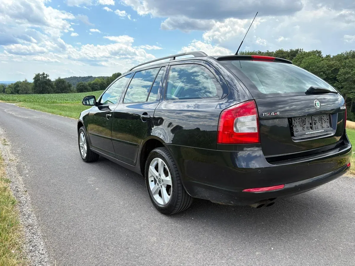 Skoda Octavia 2010 photo 2