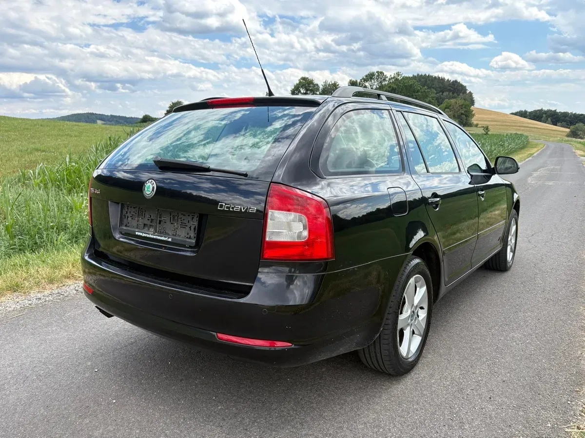 Skoda Octavia 2010 photo 3
