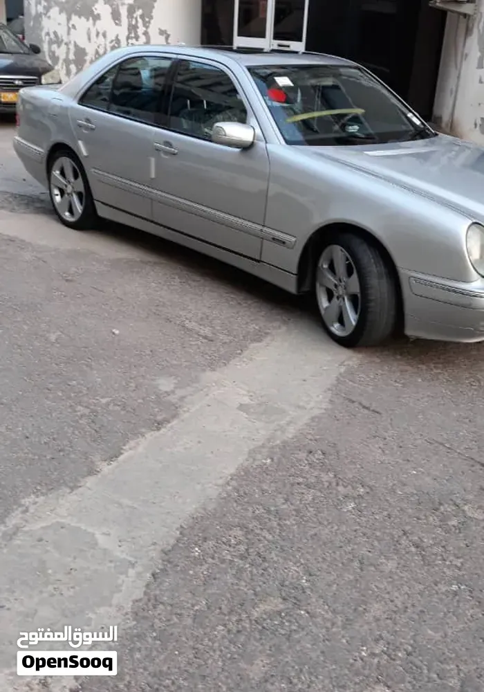 Mercedes-Benz E 200