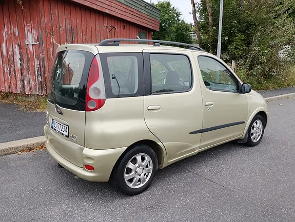 Toyota Yaris Verso 2001 photo 2