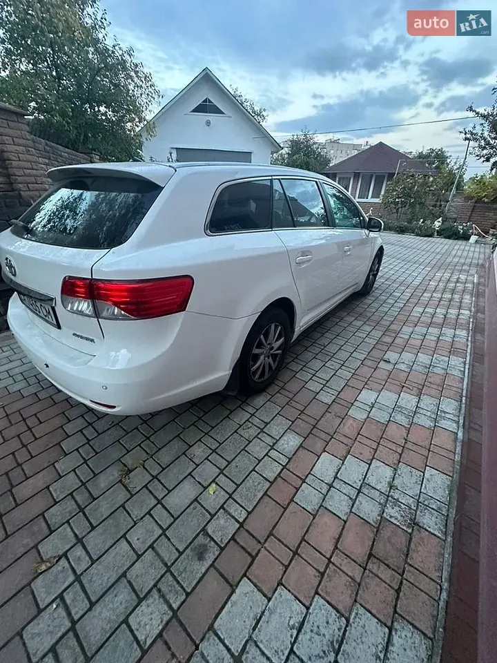 Toyota Avensis 2012 photo 4