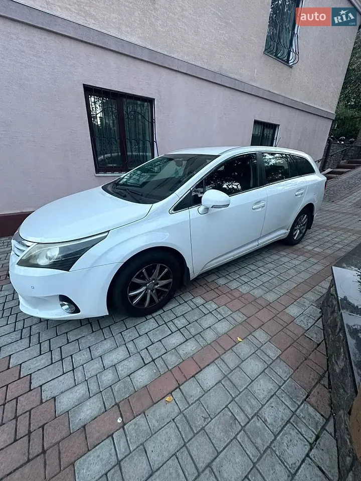Toyota Avensis 2012 photo 2