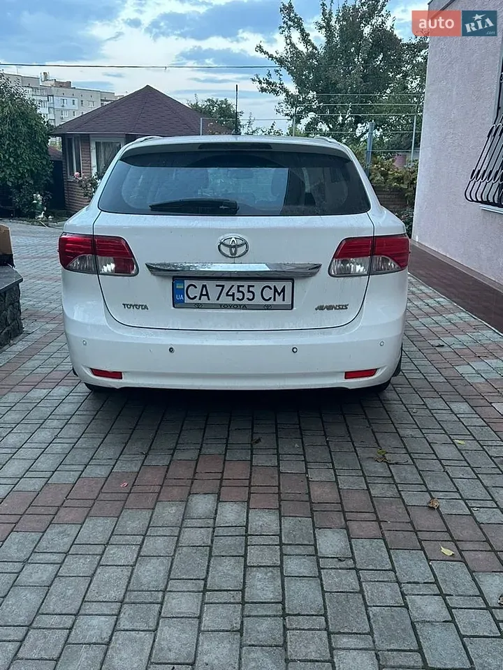 Toyota Avensis 2012 photo 5