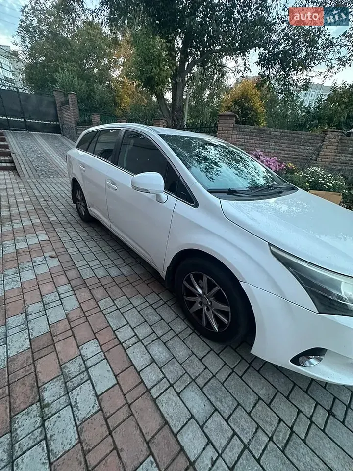 Toyota Avensis 2012 photo 3