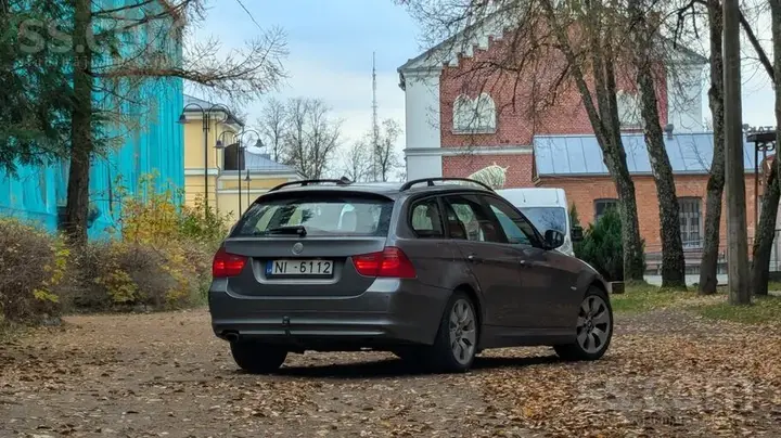 BMW 320 2009 photo 3