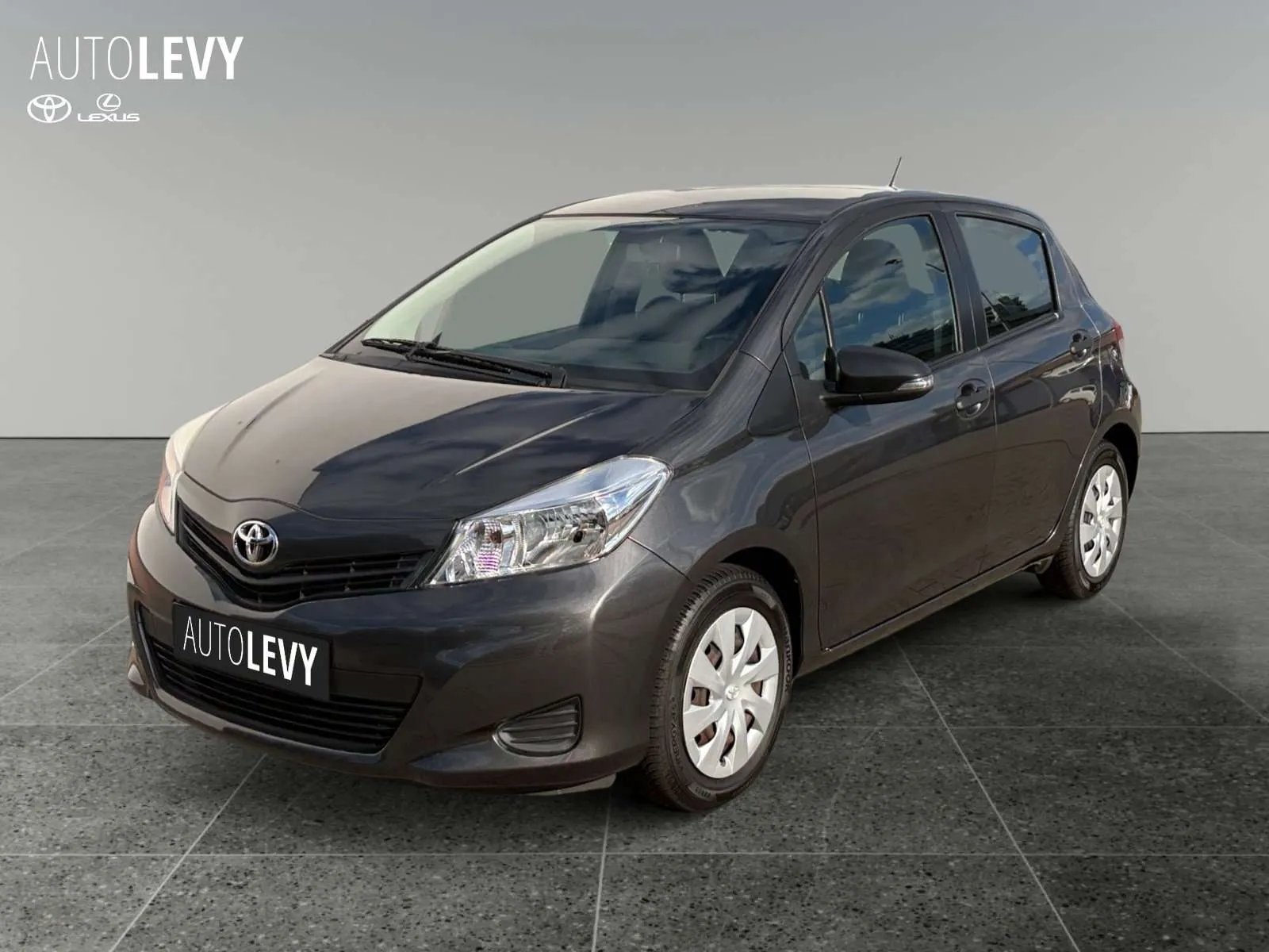 Toyota Yaris 2013 photo 2