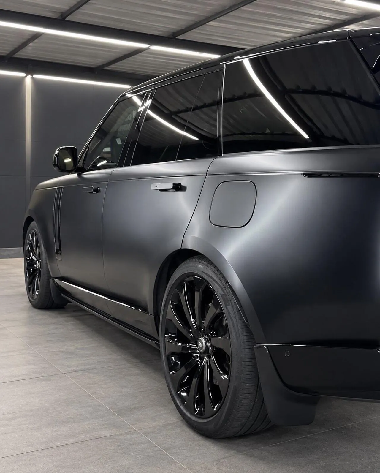 Land Rover Range Rover 2024 photo 2