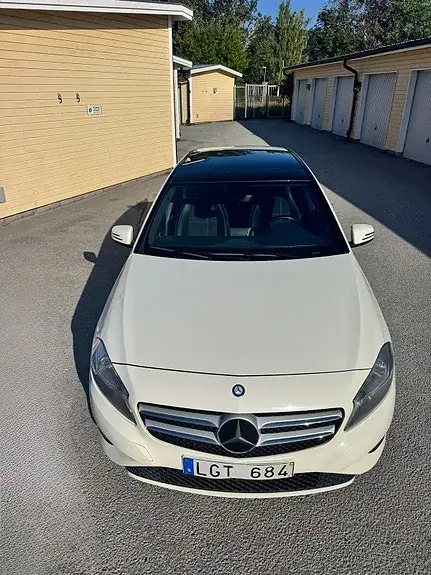 Mercedes-Benz A 180 2013 photo 2