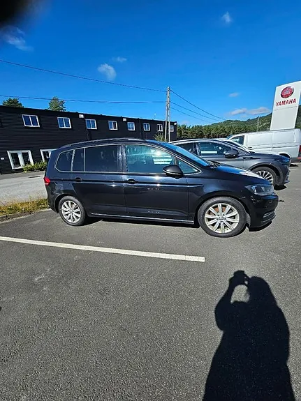 Volkswagen Touran 2017 photo 2