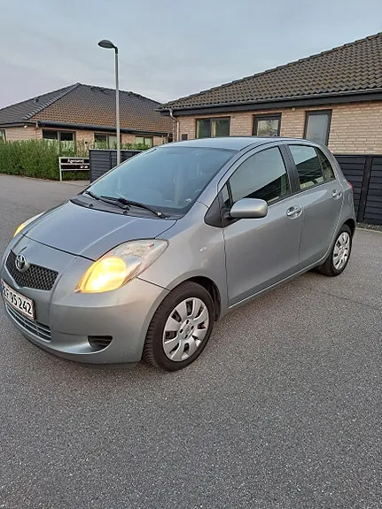 Toyota Yaris 2007 photo 2
