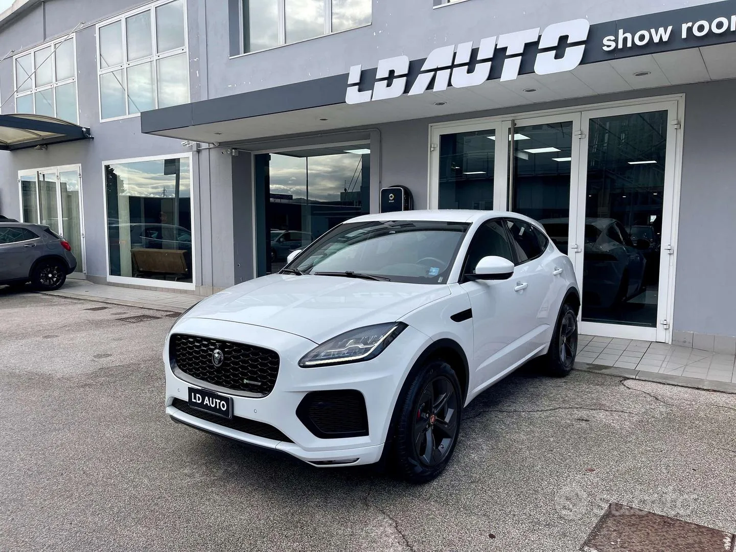 Jaguar E-Pace 2021 photo 3