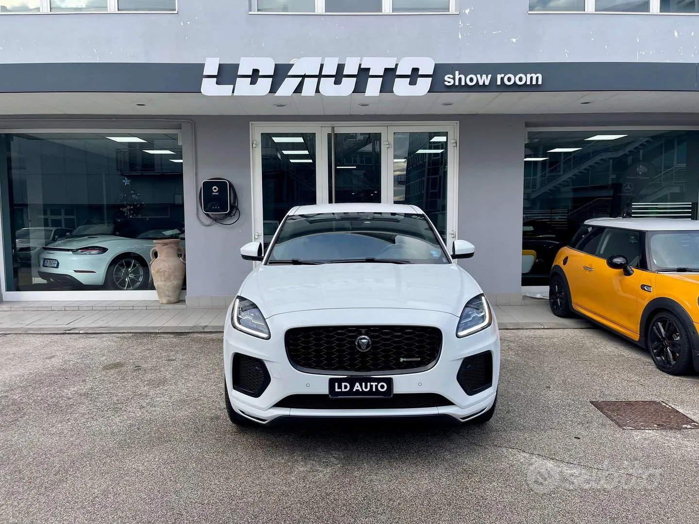 Jaguar E-Pace 2021 photo 2