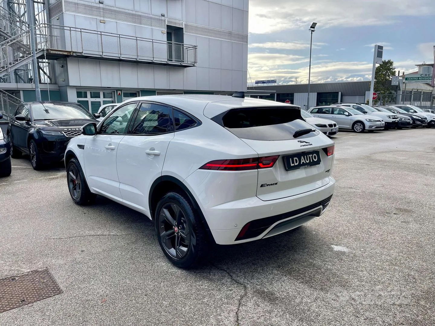 Jaguar E-Pace 2021 photo 4