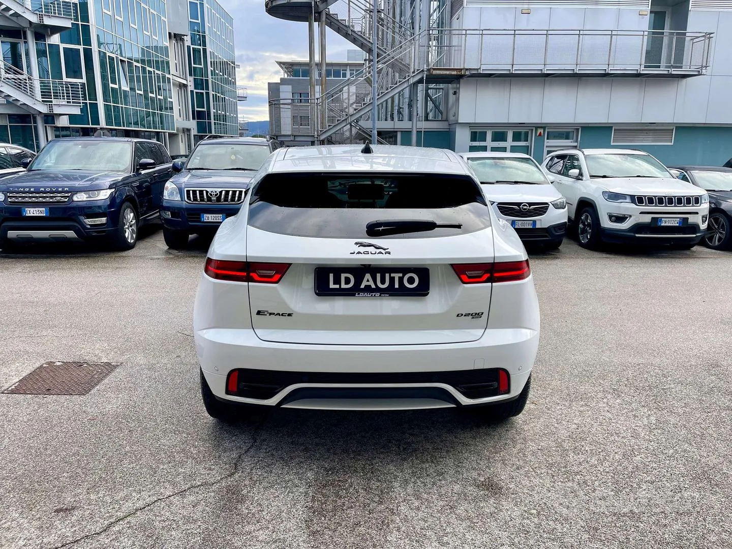Jaguar E-Pace 2021 photo 5