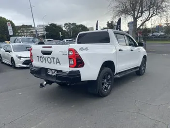 Toyota Hilux 2024 photo 3