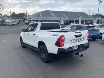 Toyota Hilux 2024 photo 5