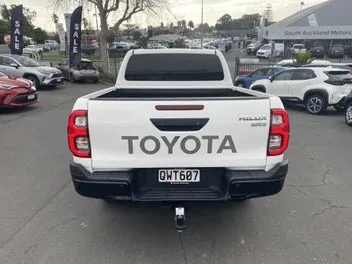 Toyota Hilux 2024 photo 4
