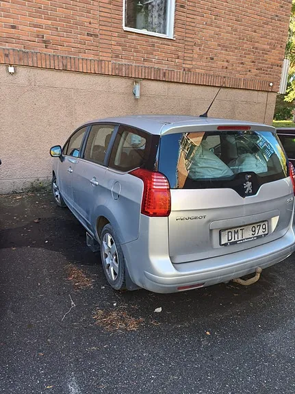 Peugeot 5008 2011 photo 2