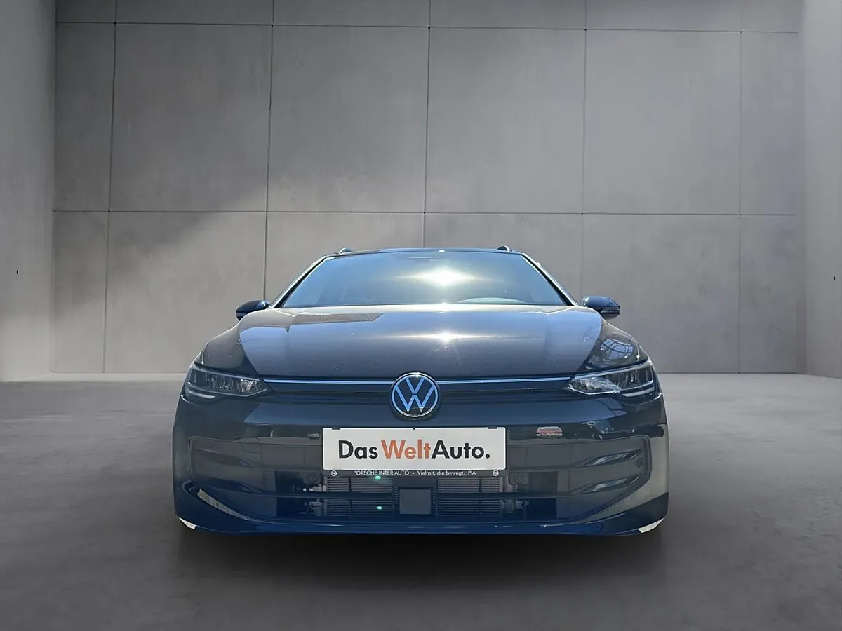 Volkswagen Golf 2026 photo 2