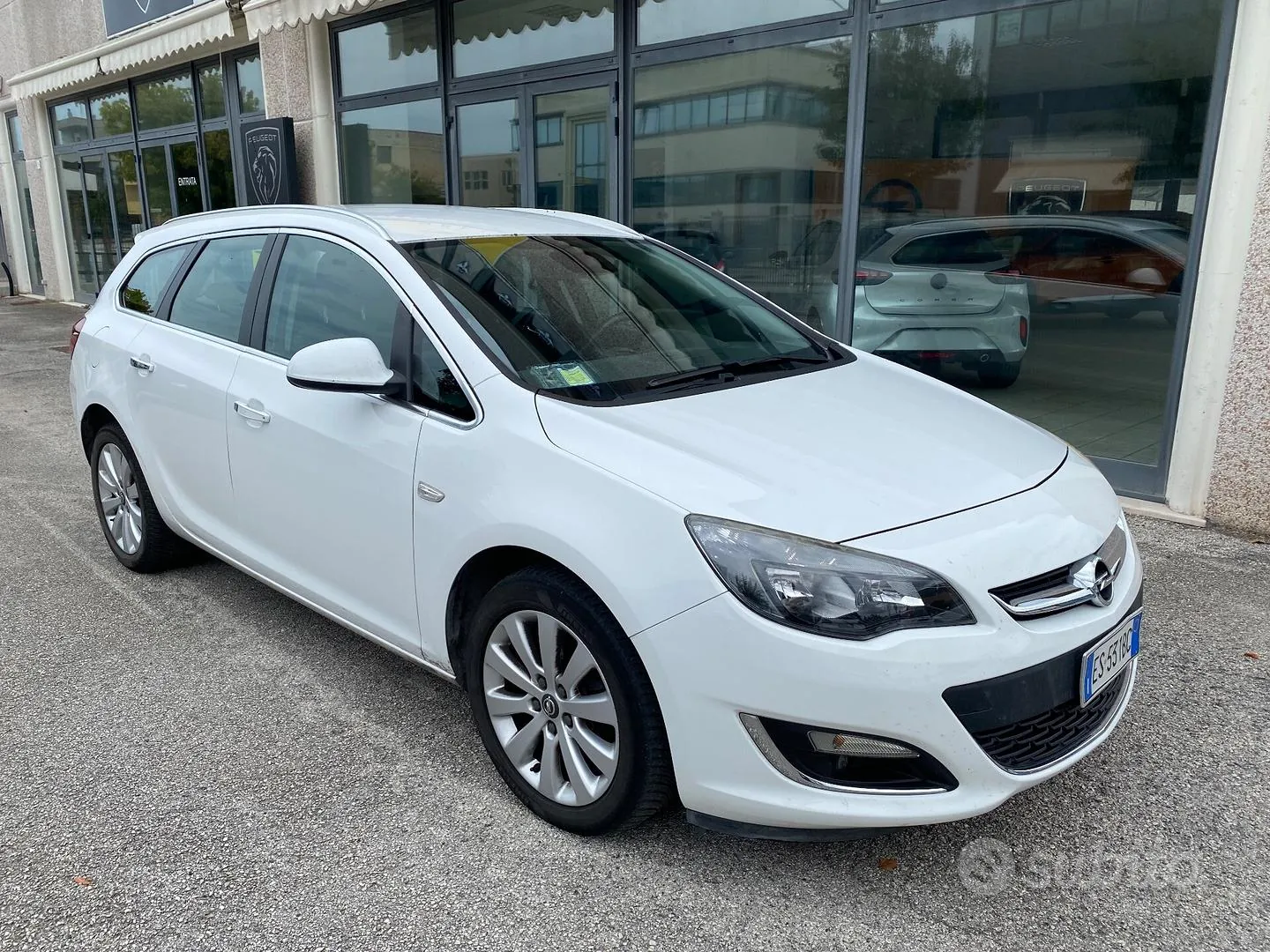 Opel Astra 2013 photo 2