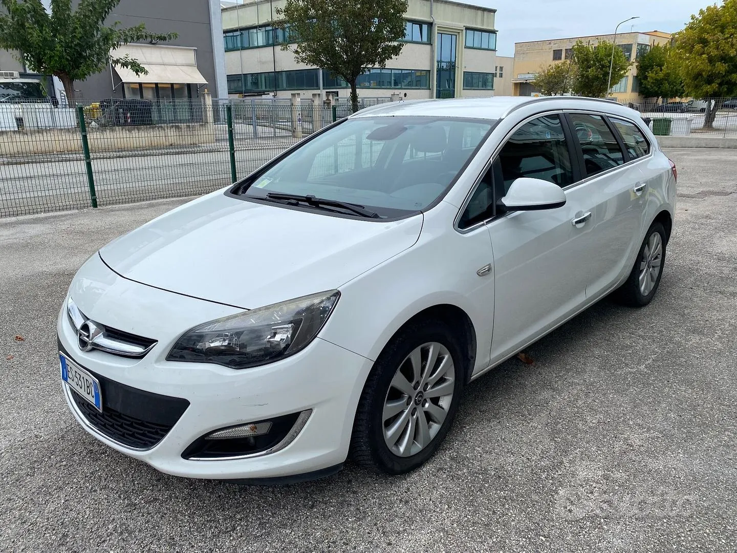 Opel Astra 2013 photo 3