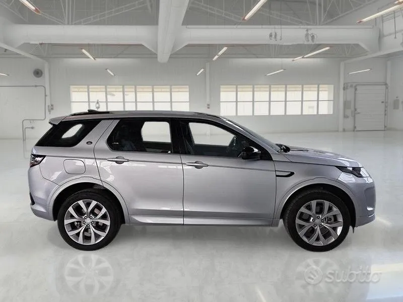 Land Rover Discovery Sport 2023 photo 3