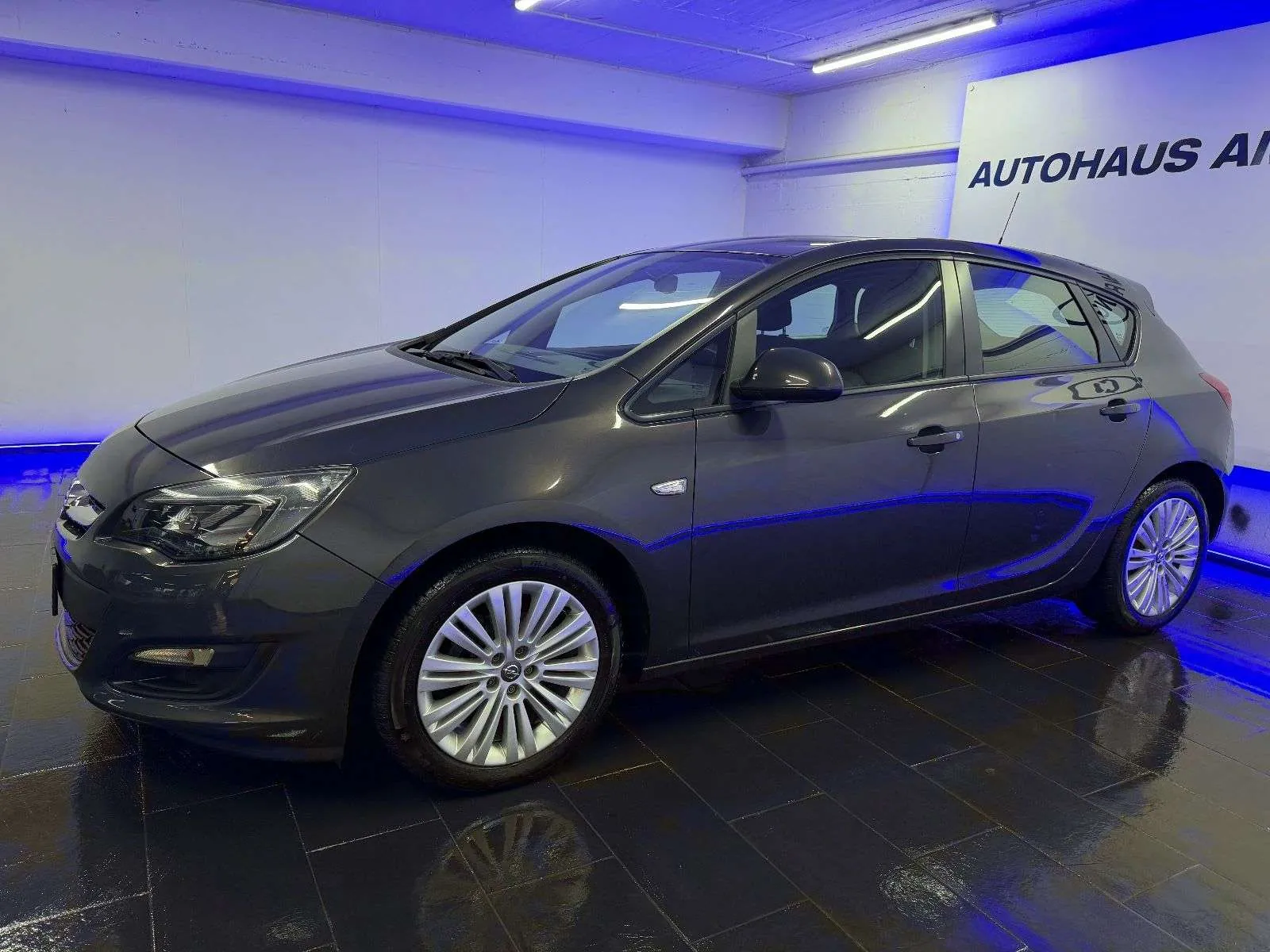 Opel Astra J 2013 photo 3