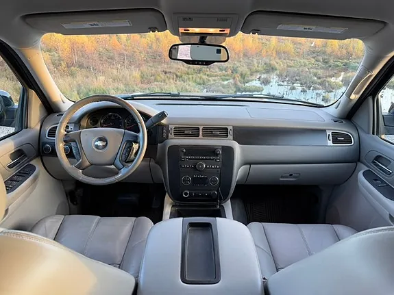 Chevrolet Suburban 2008 photo 4