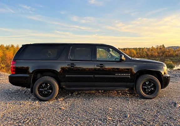 Chevrolet Suburban 2008 photo 3