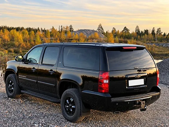 Chevrolet Suburban 2008 photo 2
