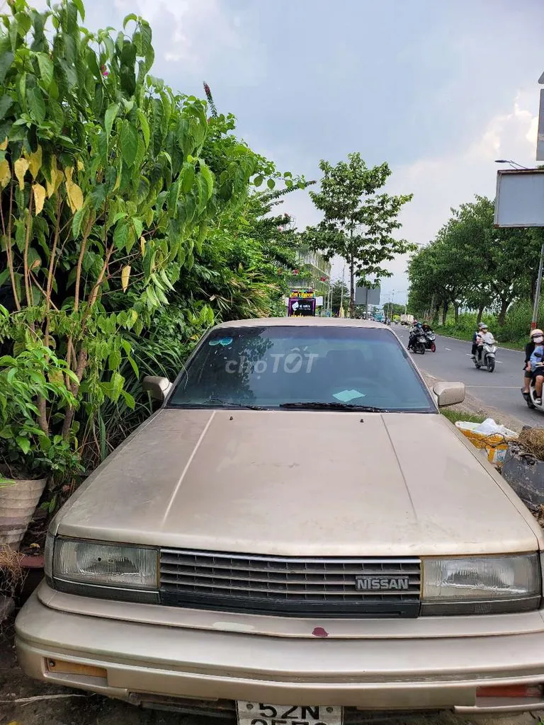 Nissan Bluebird 1984 photo 4