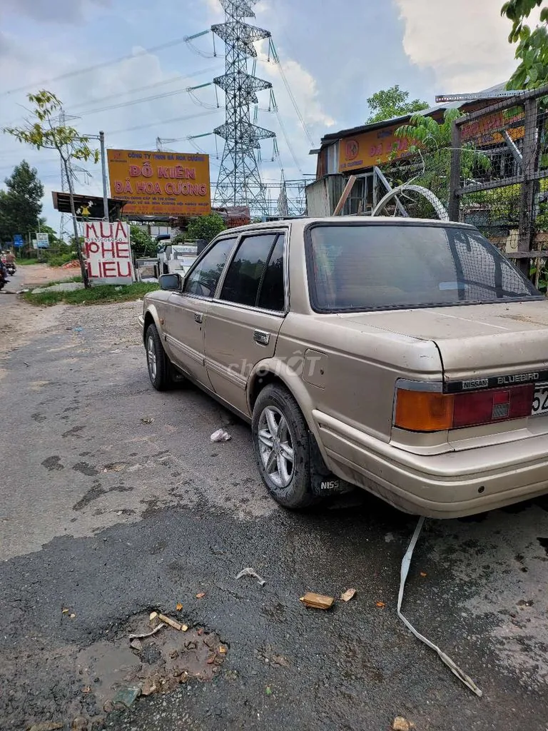 Nissan Bluebird 1984 photo 3