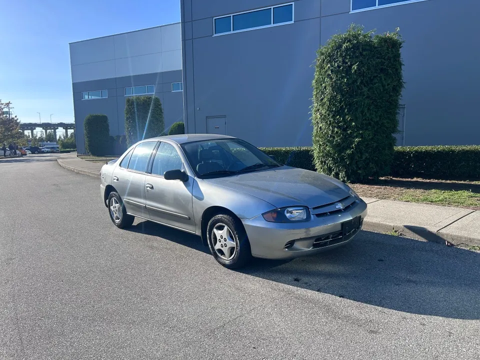 Chevrolet Cavalier 2004 photo 2