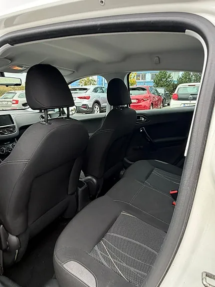 Peugeot 208 2012 photo 5