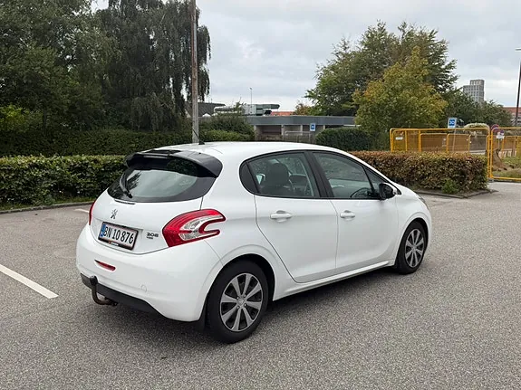 Peugeot 208 2012 photo 4