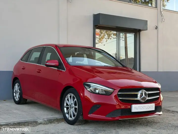 Mercedes-Benz B 180
