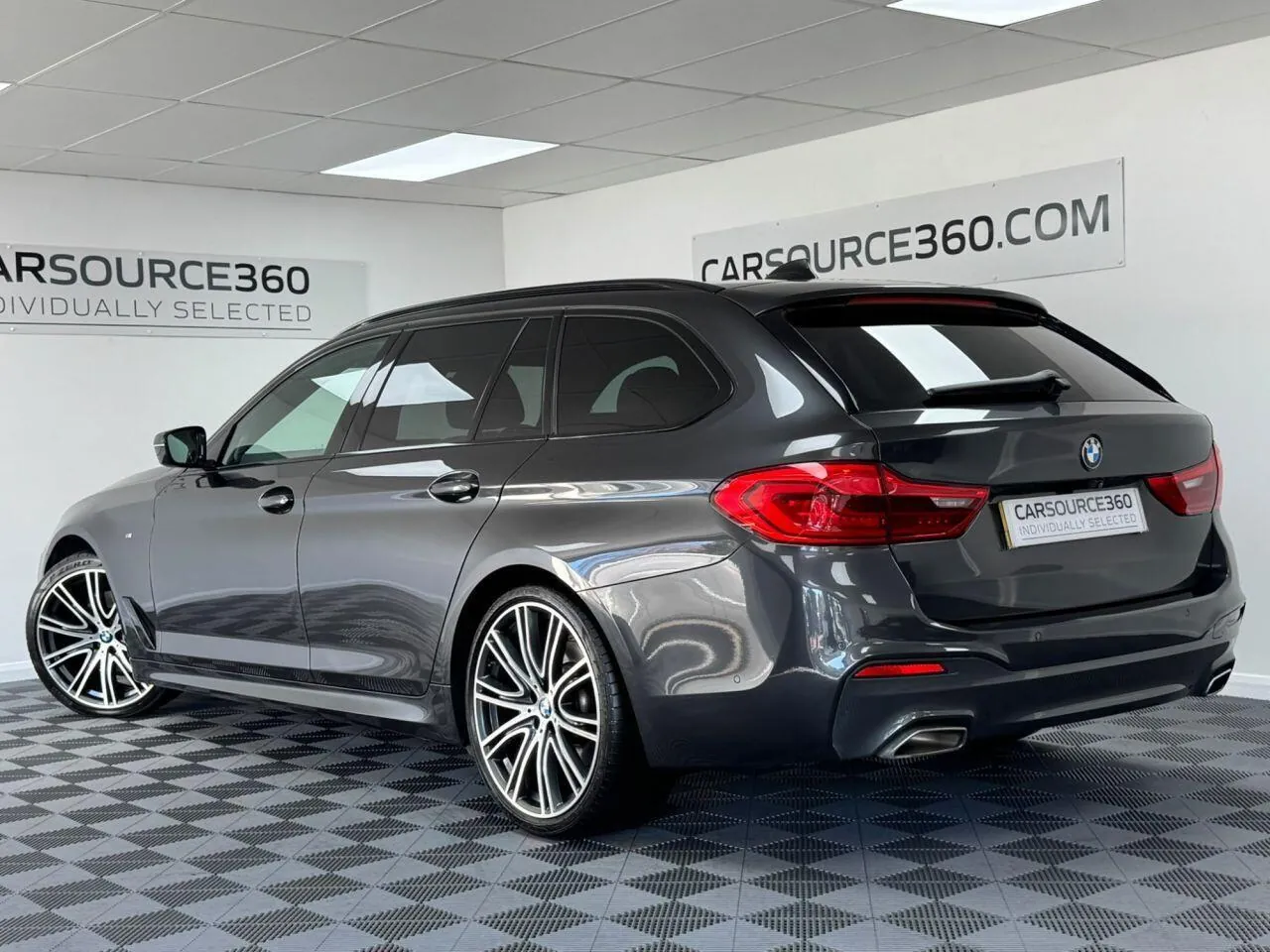BMW 5 Series 2019 photo 3
