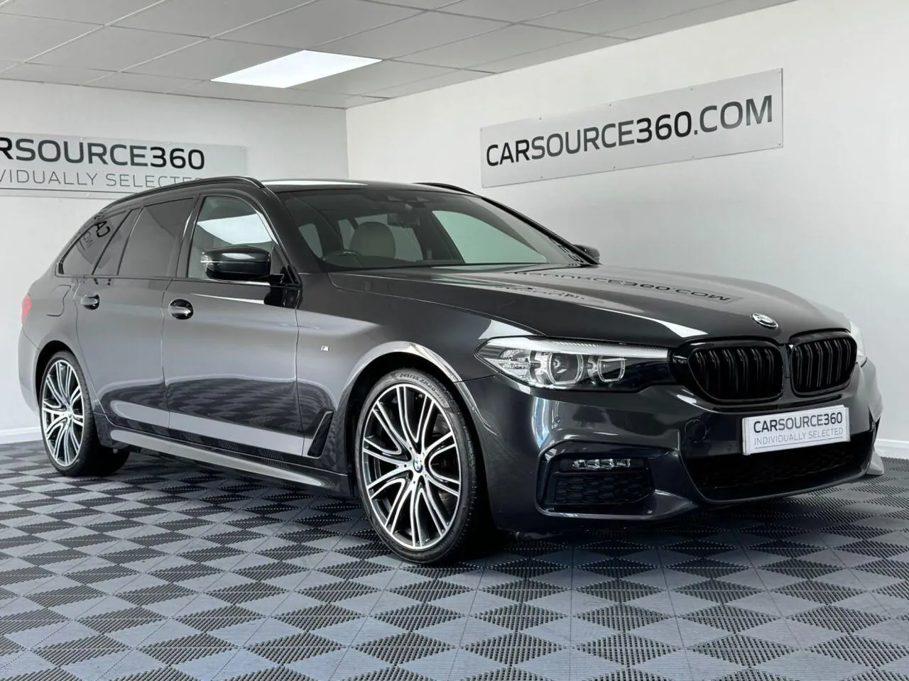 BMW 5 Series 2019 photo 2
