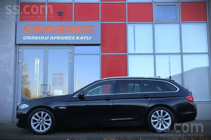 BMW 520 2011 photo 2