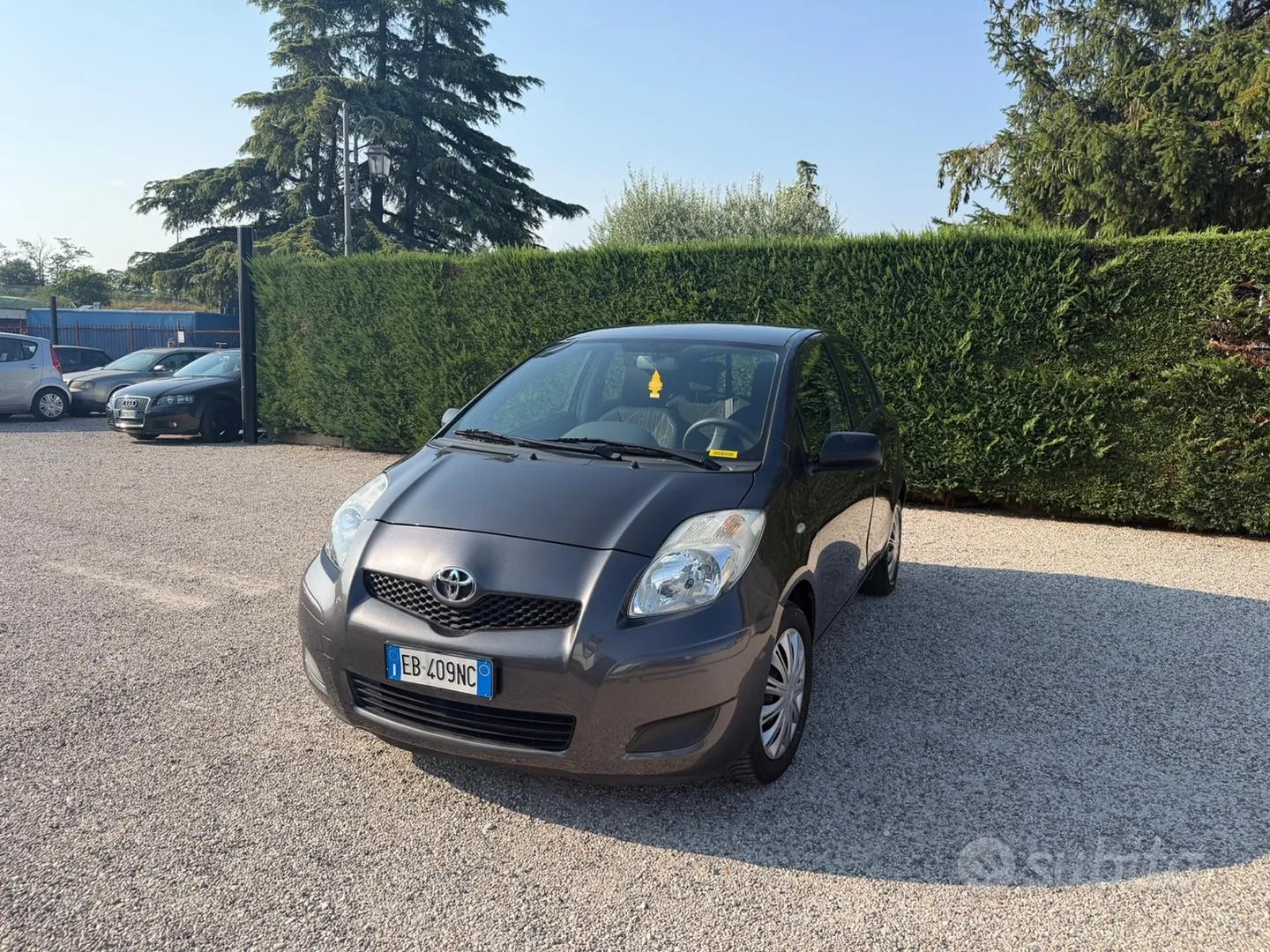 Toyota Yaris 2010 photo 2
