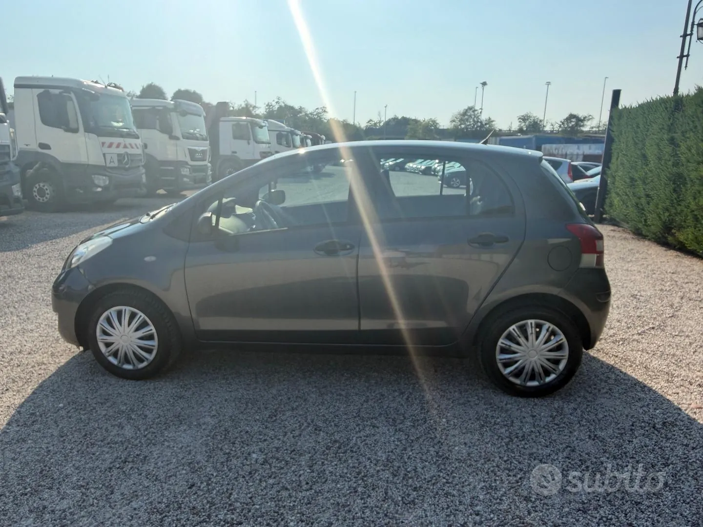 Toyota Yaris 2010 photo 3