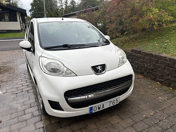 Peugeot 107 2010 photo 2