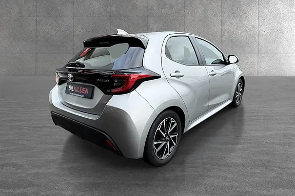 Toyota Yaris 2022 photo 2