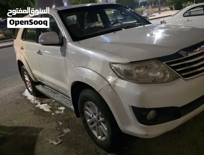Toyota Fortuner 2012 photo 2