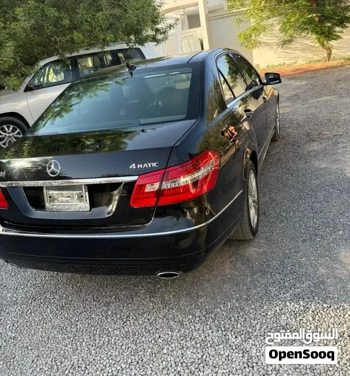 Mercedes-Benz E-Class 2012 photo 2