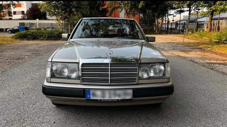 Mercedes-Benz E230