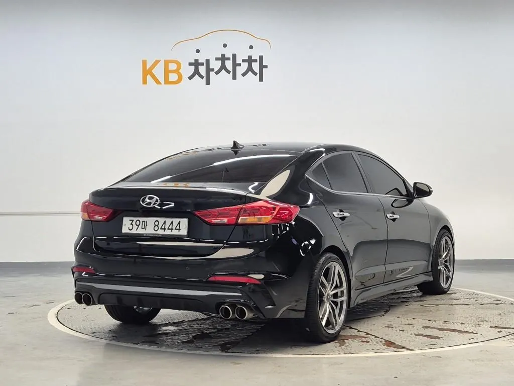Hyundai Avante 2018 photo 3