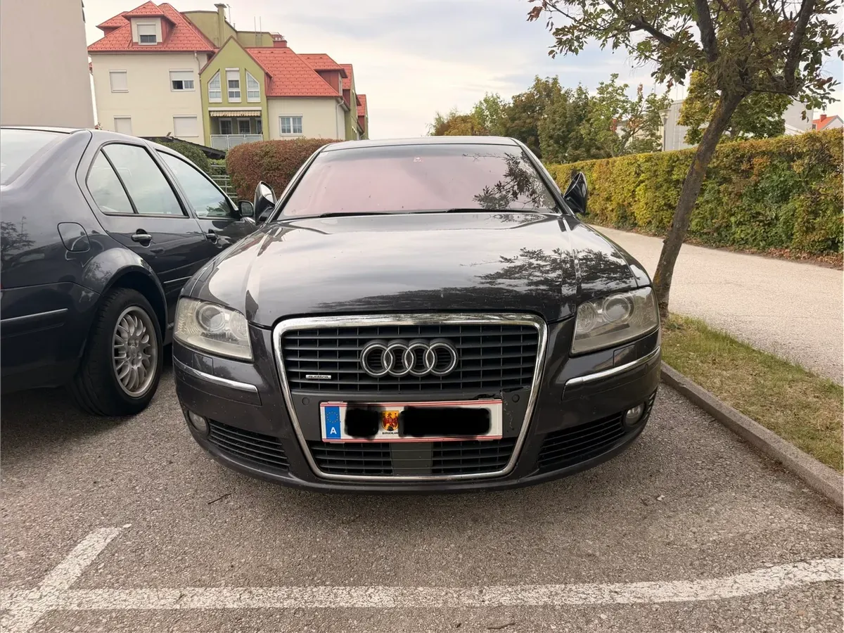 Audi A8 2005 photo 2